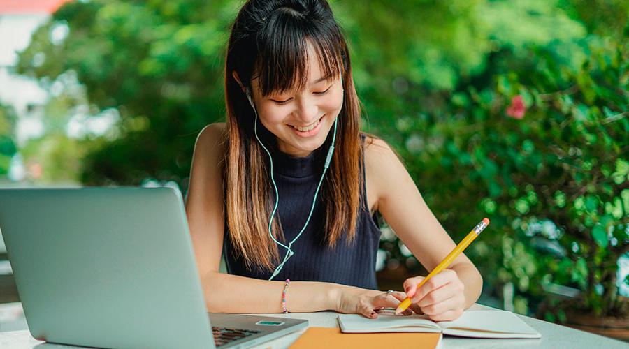 female student writing down transfer tips